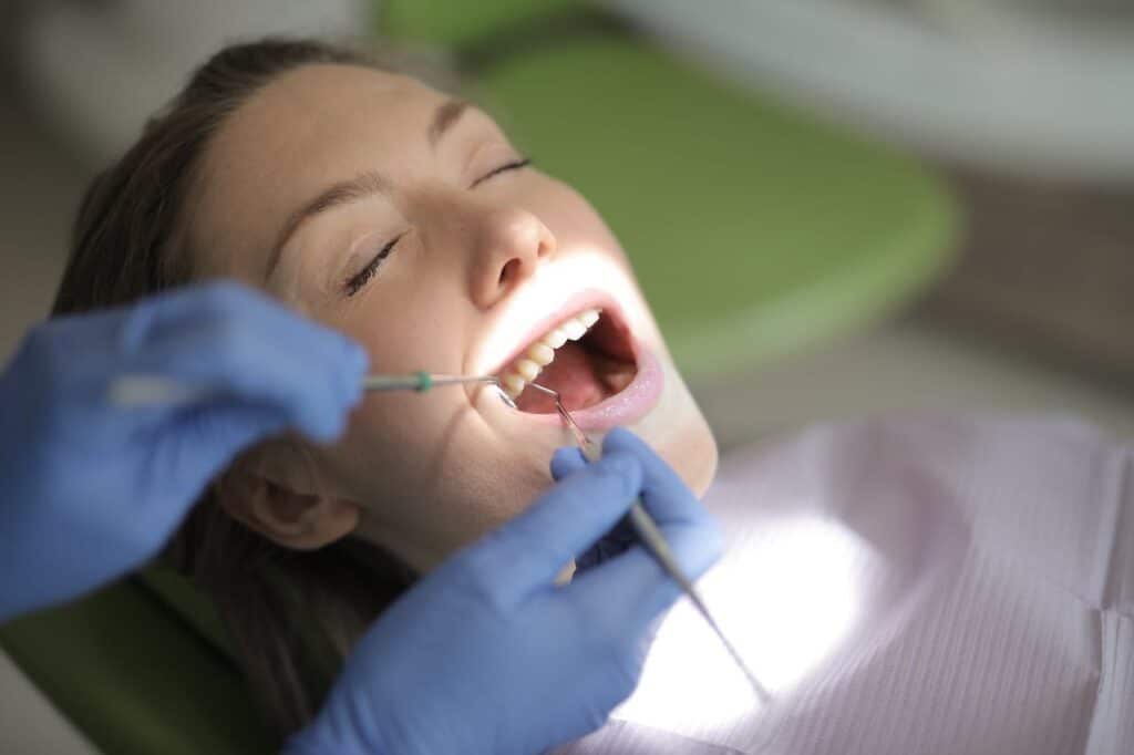 qué problemas pueden ocasionar los implantes dentales