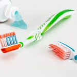 cada cuánto tiempo debería cambiar el cepillo de dientes