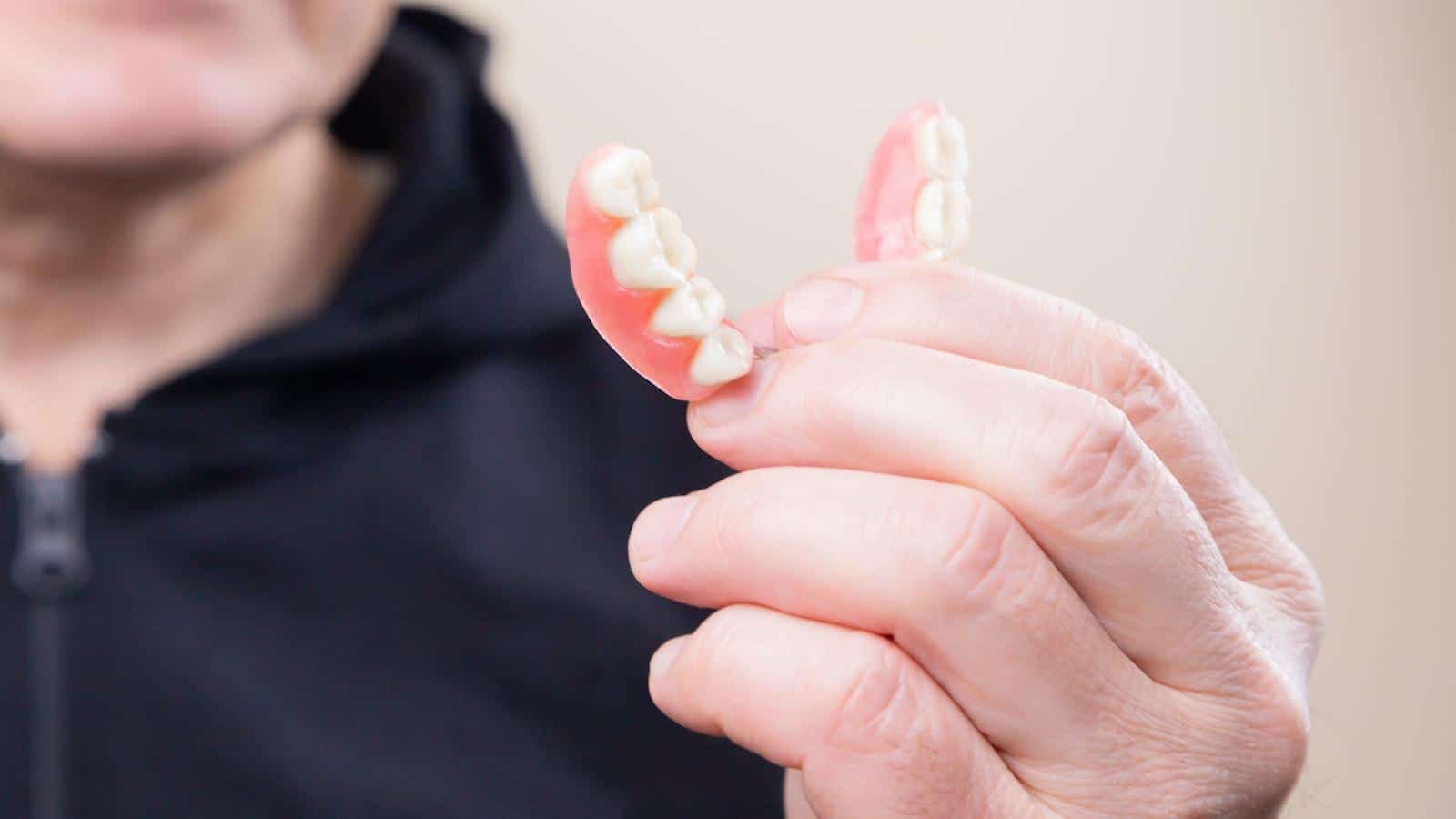 Tipos⁣ de blanqueamiento⁢ dental y ​cómo ⁢realizarlos ⁣de forma segura