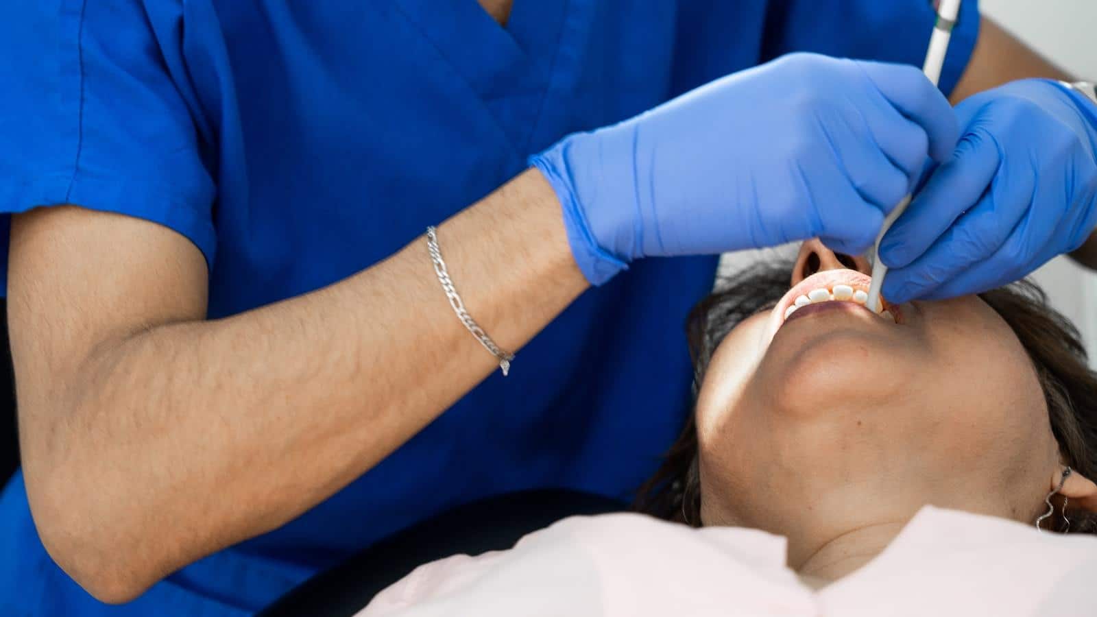 Implantes dentales: la⁣ solución moderna para la pérdida de dientes